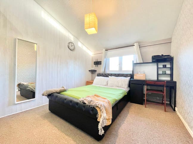 Double Room Availabe in 2 Bed Apartment- Islington Main Photo