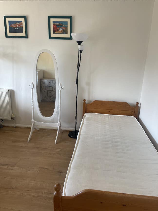 Large single room to let in portsla Main Photo