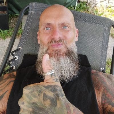 I am a professional male aged 40. I am lookin... Main Photo