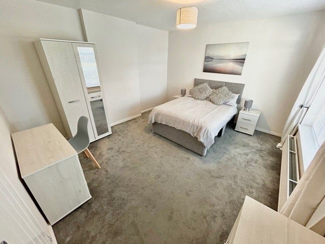 West Green Drive - Modern Furnished Rooms Main Photo