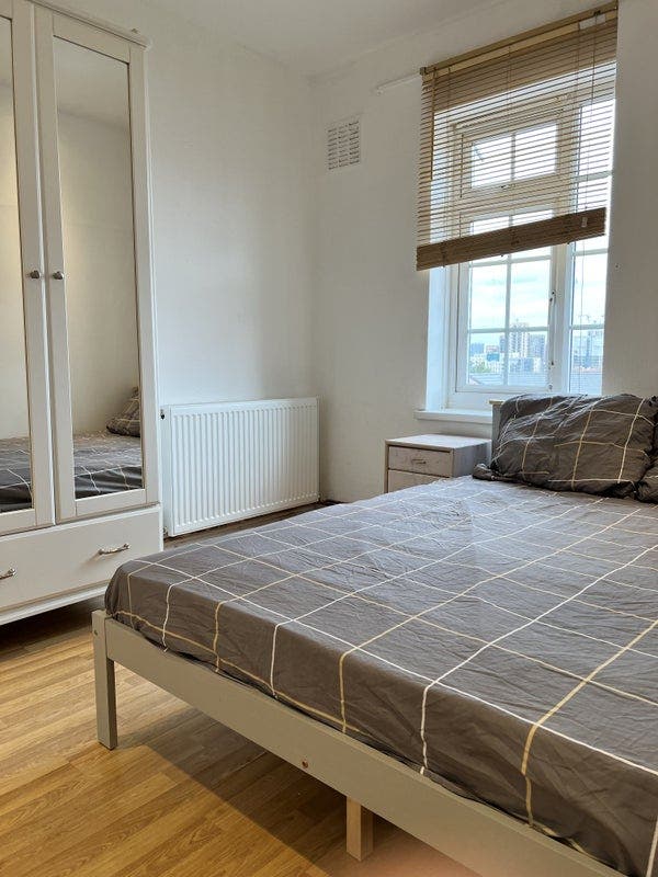 Triple Aspect Bright Double Room with Own Lounge  Main Photo