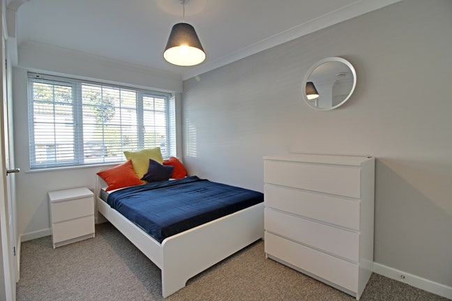 A Well Presented Double room with an En Suite Main Photo
