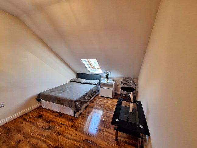 Lovely Spacious Room In North Acton Main Photo