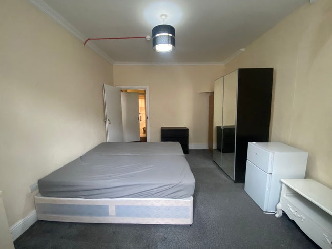 Newly Renovated Spacious Double Bedroom – £750 Main Photo
