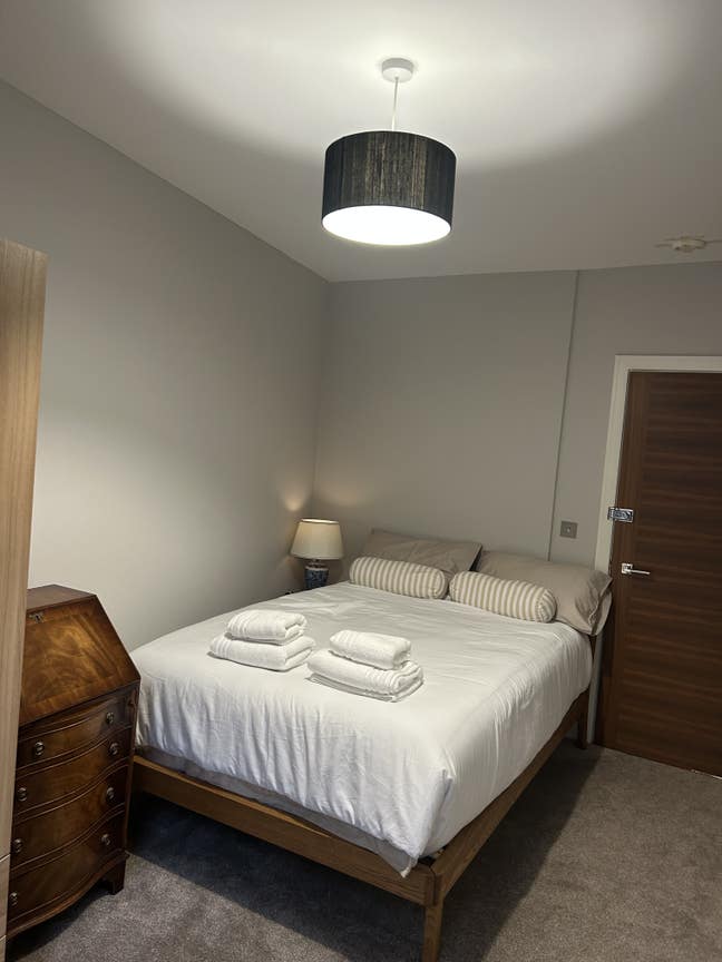 Stylish Double Room for Female Guest Clapham Park Main Photo