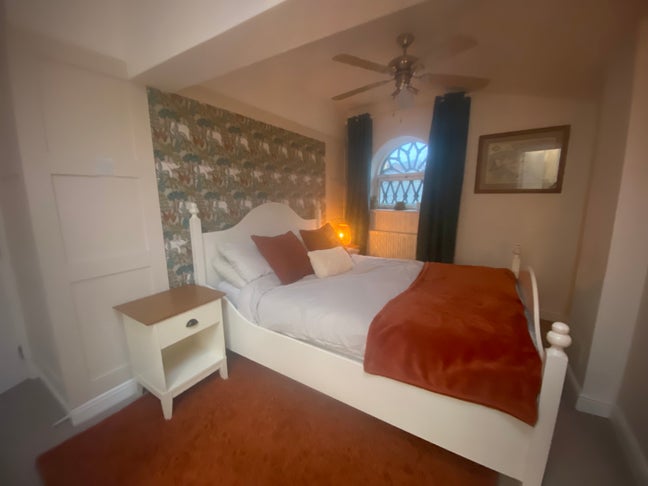 Double en-suite room in Town centre apartment Main Photo
