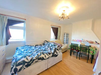 Canary Wharf Larg room to rent  Main Photo