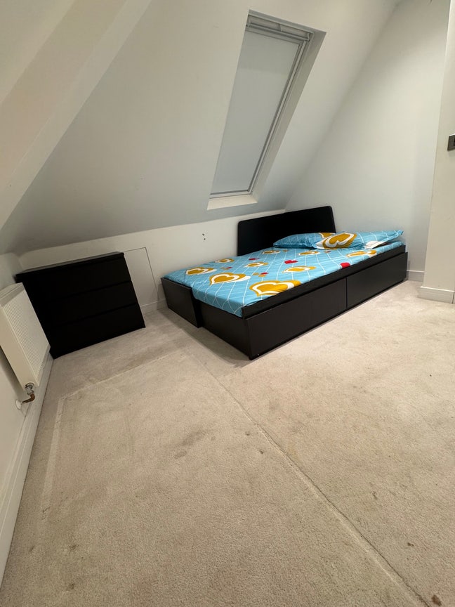 Spacious Double Room in RH1 Main Photo