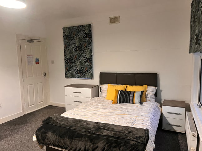 Three Double Rooms in BR1 Main Photo