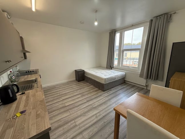 🌟 Modern 1-Bed Studio Flat Available in S2🌟 Main Photo