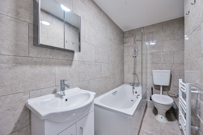 Bright Newly Refurbished Flat Main Photo