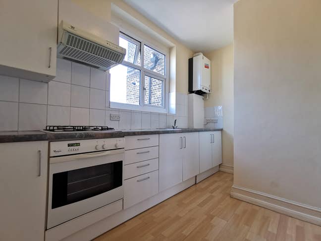 1 Bed Flat, Edward Close, NW2 1EU, Cricklewood  Main Photo