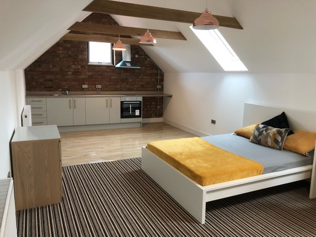 Lovely large furnished flat available Centre Main Photo