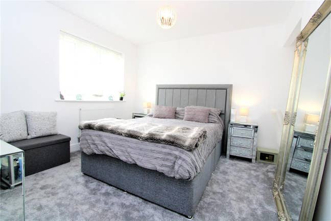 ⭐ Available Now ⭐️  Off Street Parking- bills inc Main Photo