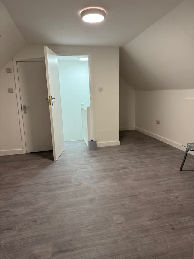  Studio Room for Rent – RM7 8HX all bills inc Main Photo