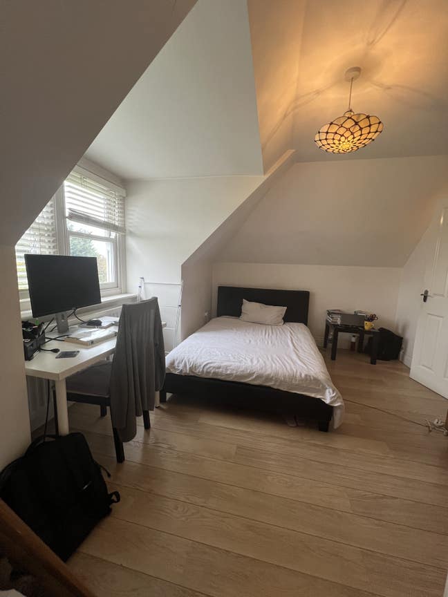 Sunny Loft Double En-Suite in Luxury House. Main Photo