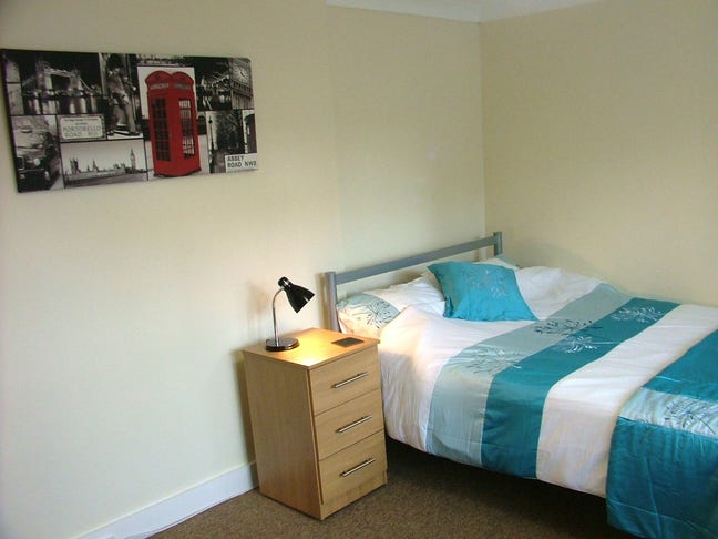 Room ideal for professional nr Elizabeth Line Main Photo