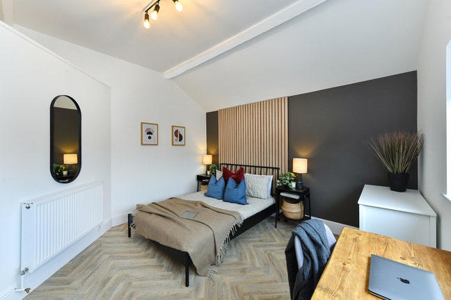 Spacious Modern Apartment in DE1 Main Photo