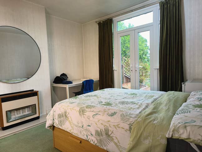 Small single  Bedroom - Abbeywood  Main Photo