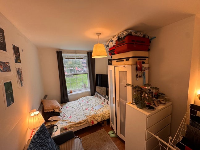 Spacious double room in elephant castle  Main Photo