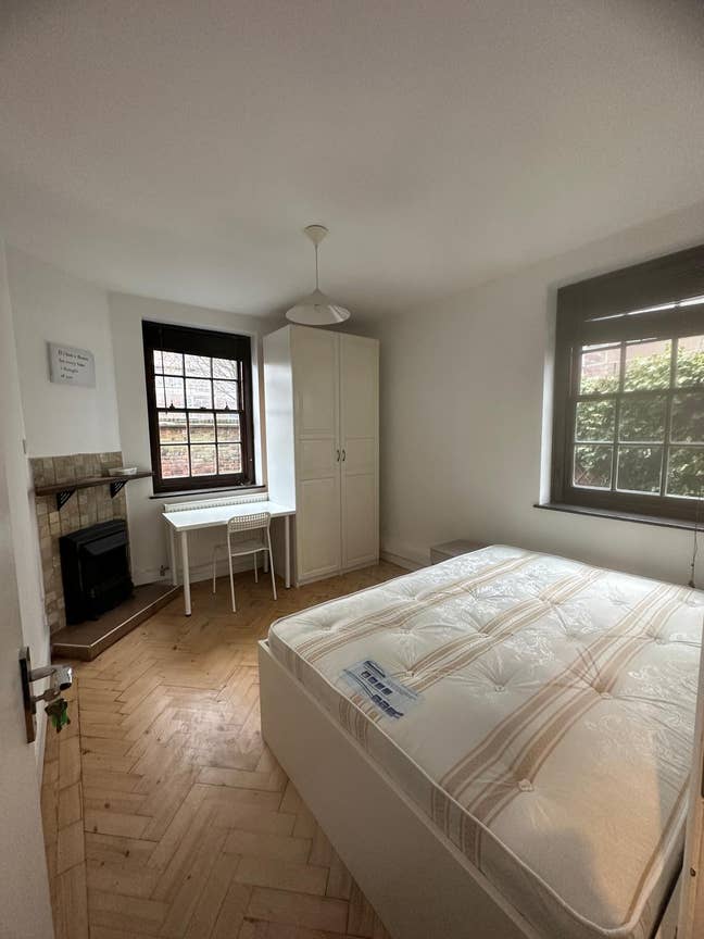 Lovely Room/ Available Now in Canada Water Main Photo