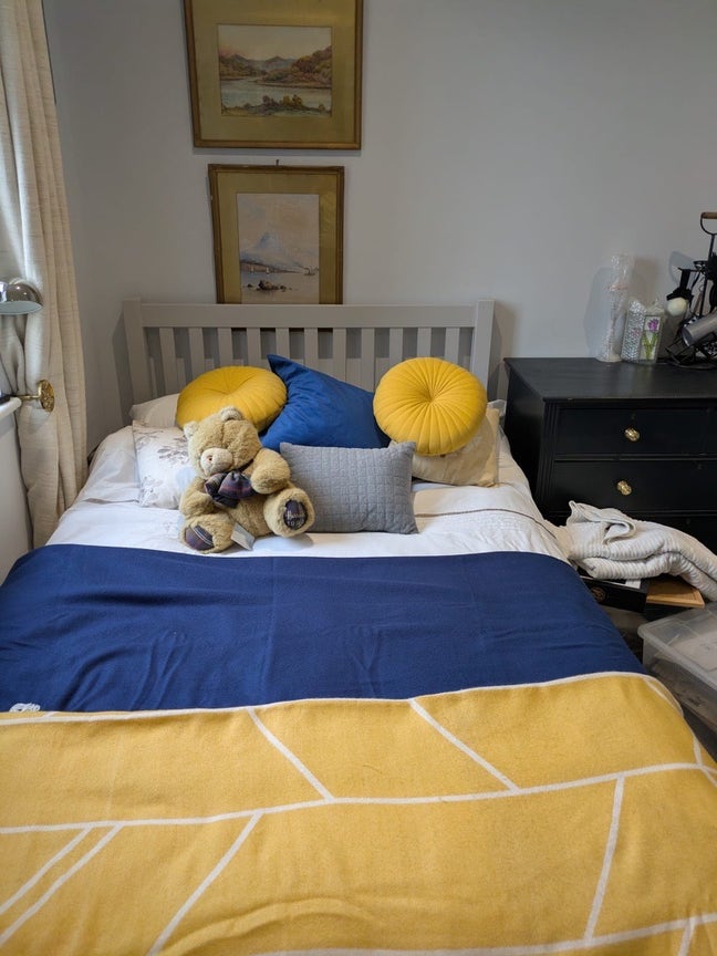 Low cost accommodation in Hampton TW12 Main Photo