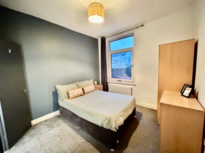 Double Room with Ensuite Close to Hospital Main Photo