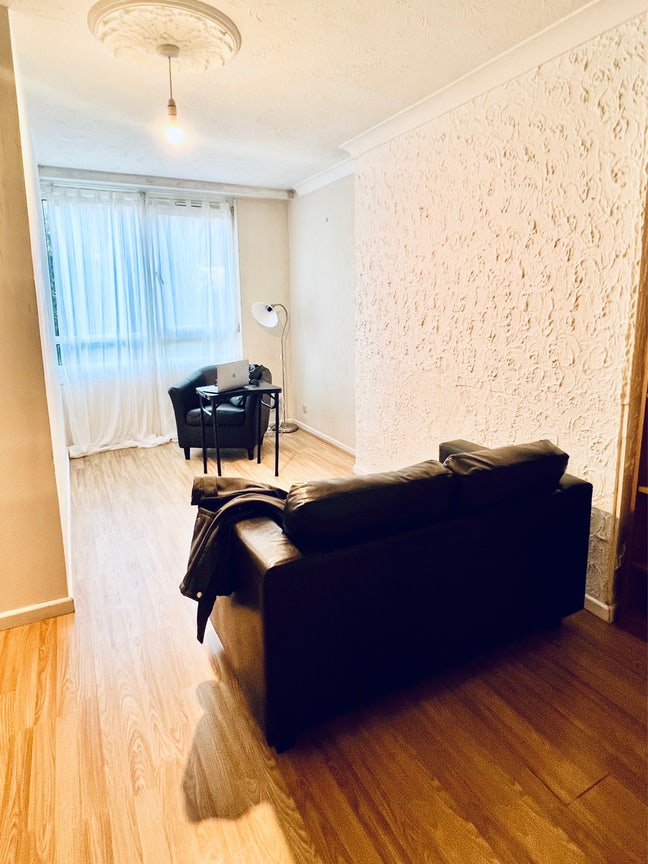 4 bed flat + lounge Mile End tube students only Main Photo