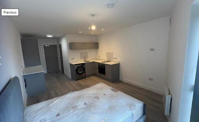 **New** Stylish Student Studios C!  Main Photo
