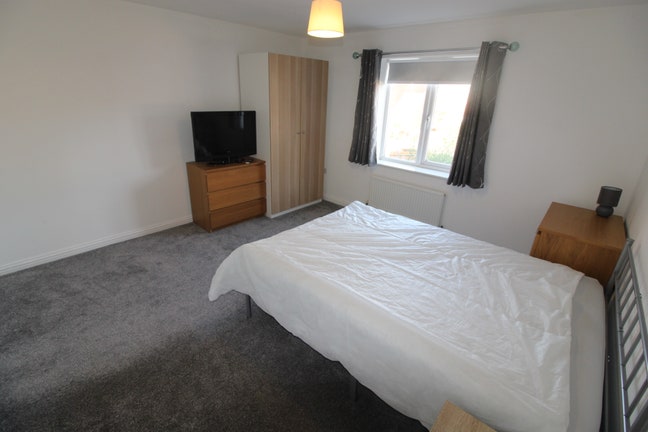 Double room available - Live in landlord Main Photo