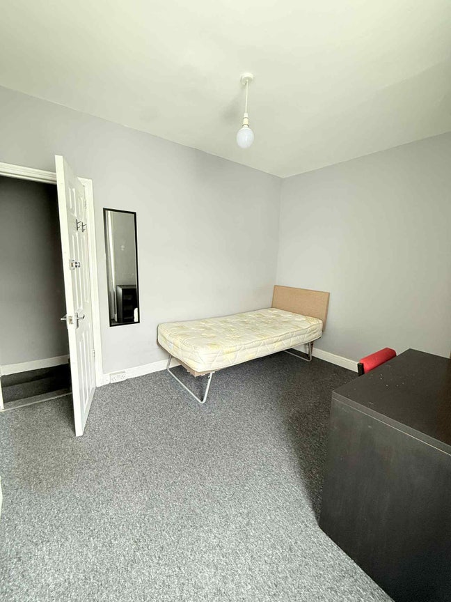 Single room preferably for female. Main Photo