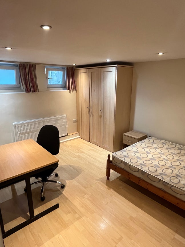 2 Spacious Double Rooms Broomhill S10 Main Photo