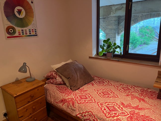 Single room with adjacent WC Main Photo