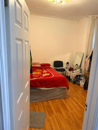 Double room available for couples or 2 girls  Main Photo