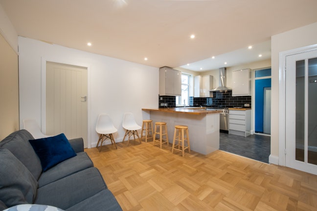 Double Ensuite Oasis — Comfortable and Spacious Main Photo