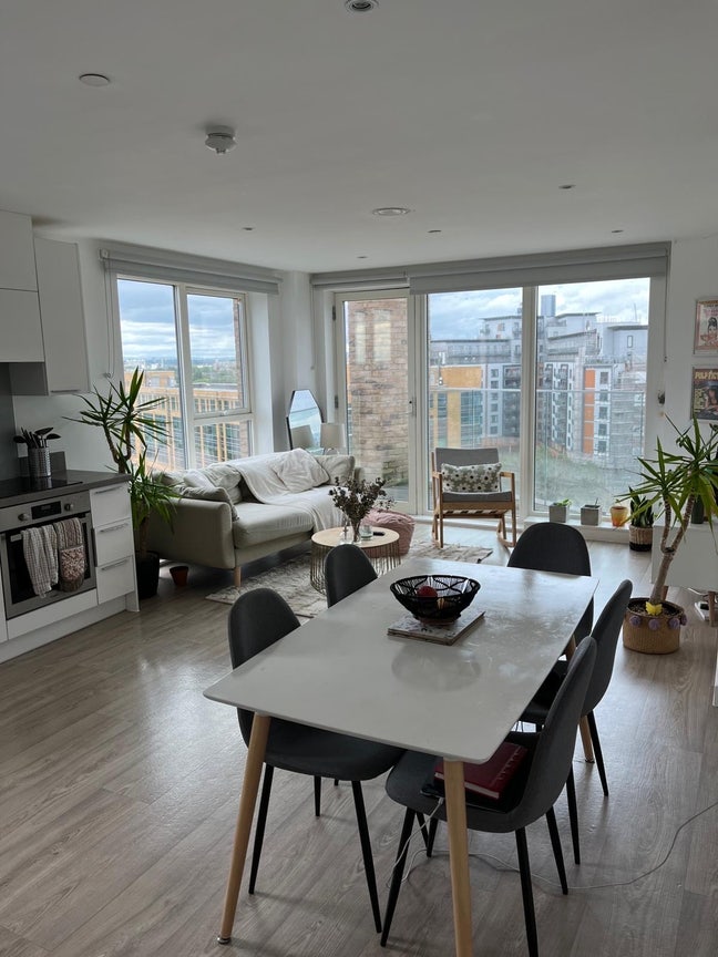 Clippers Quay Room Available December Main Photo