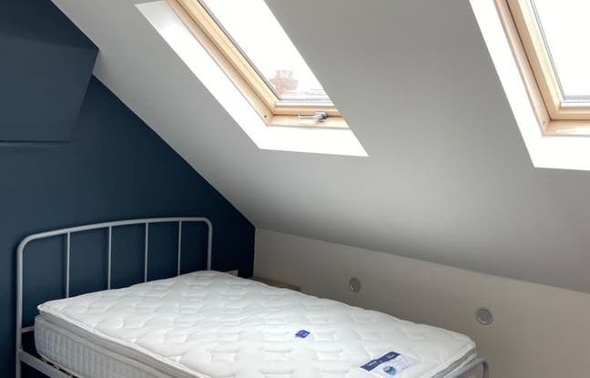 En-suite Double Room Available in Dean Street Main Photo