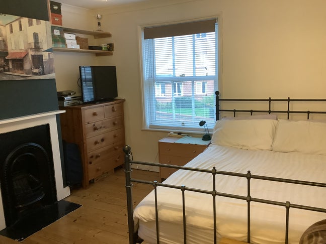 2 Bed Terraced House in Centre of Colchester Main Photo