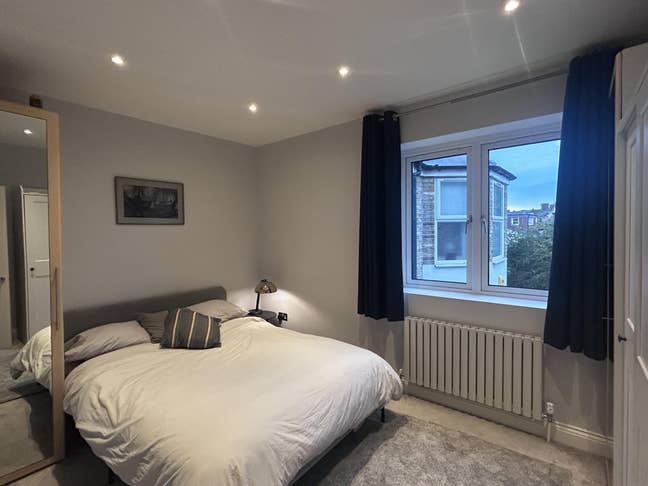 Double Bed in Kensal Green Main Photo