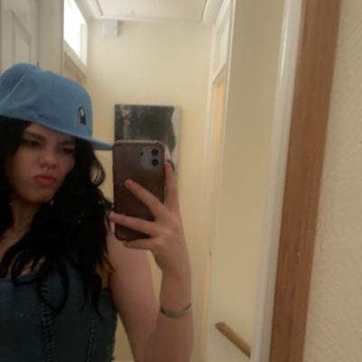 hi im looking for a place to live as I don't ... Main Photo