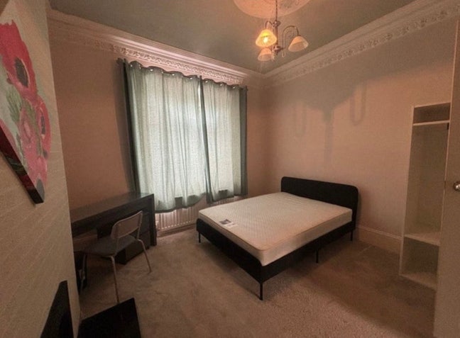King size room for rent  Main Photo