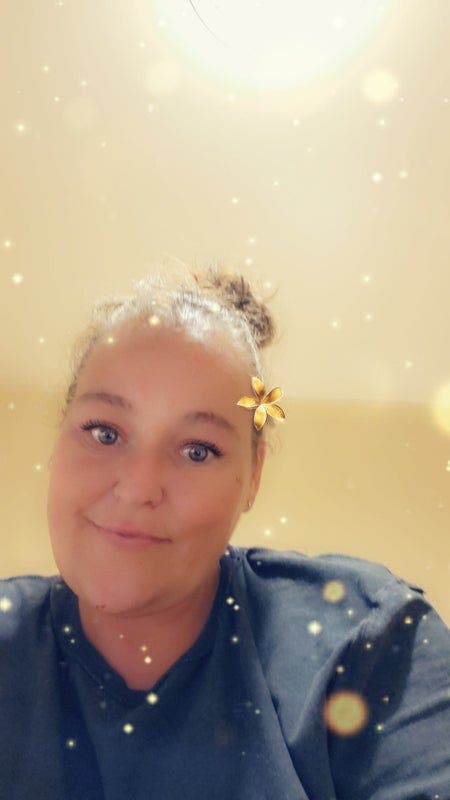 42 year old Female seeks a double room Main Photo