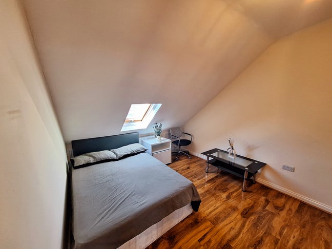 Double Room in North Acton Main Photo