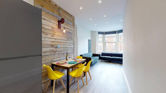 3 Rooms within 6 Bed house.  Main Photo