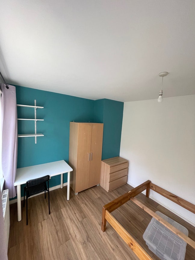 Double bedroom on Elm Grove  Main Photo