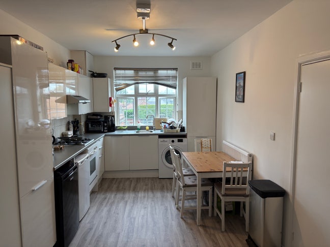 Single Room to let in Surbiton Main Photo