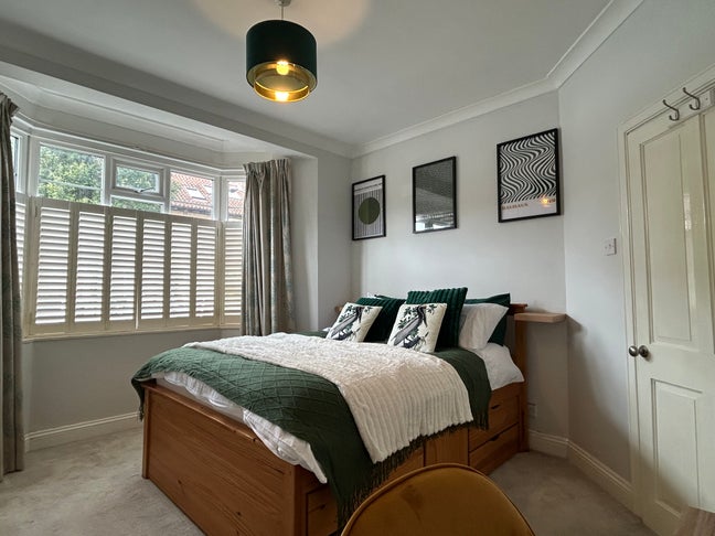 Short Let Furnished / Bills Inc. 2 Bed Garden Flat Main Photo