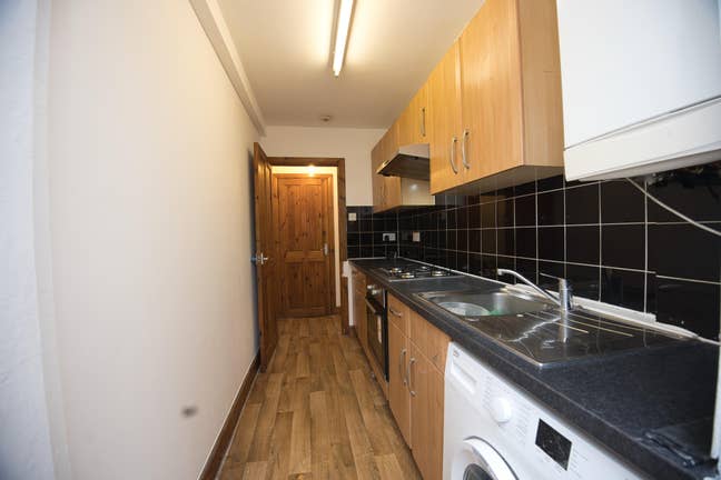 Stunning 3 bed flat short walk from Leyton Station Main Photo