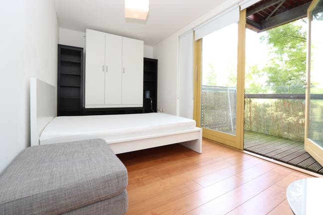 3 Bed Flat in Modern Area/ Jubilee Line & O2 Arena Main Photo