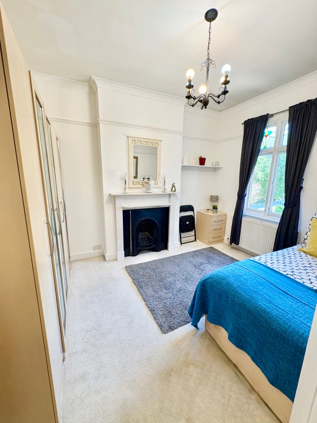 2  Double Rooms South Woodford-Stn a Short Walk Main Photo